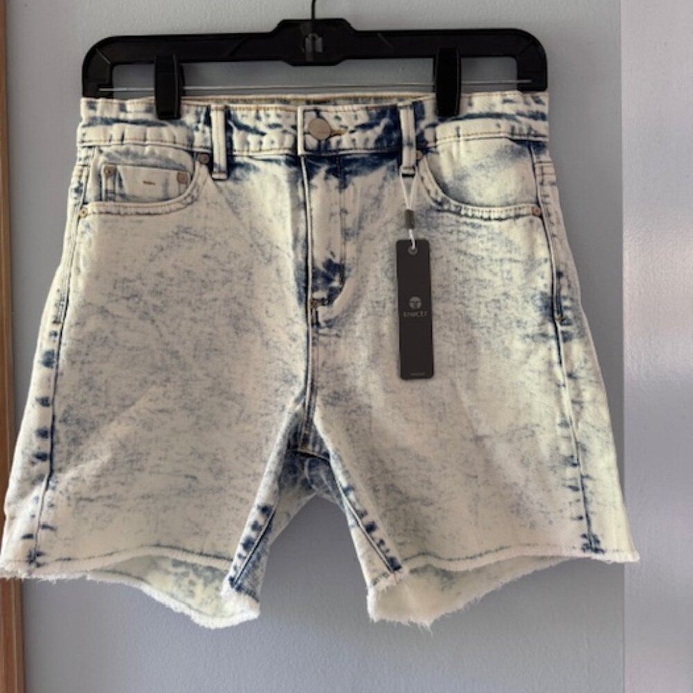 NWT Tractr | High Rise "Mom" Jean Shorts Light Acid Wash Cutoff Fray Hem 6/28